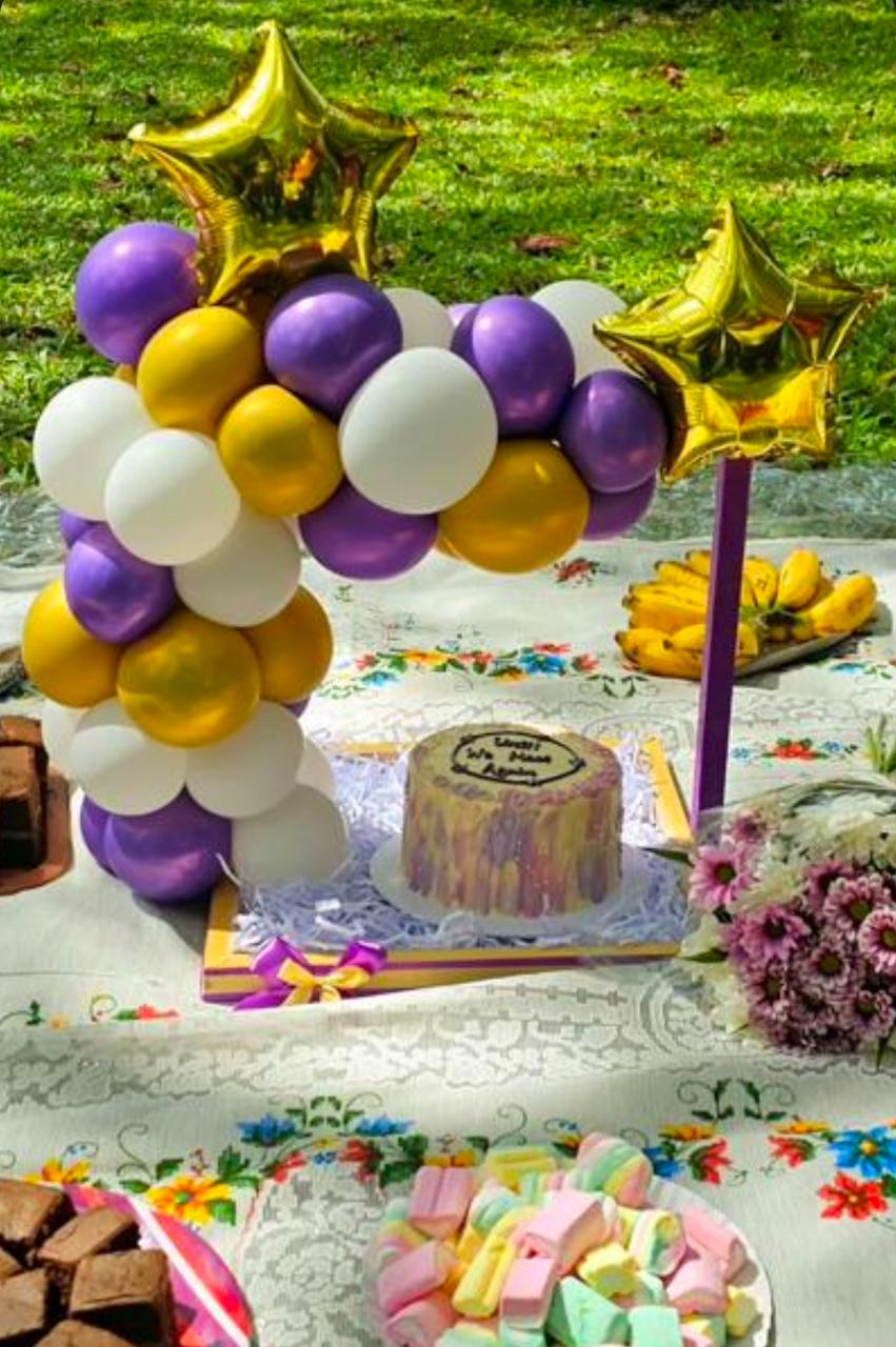 Starry Night Balloon Hamper with Galaxy Cake